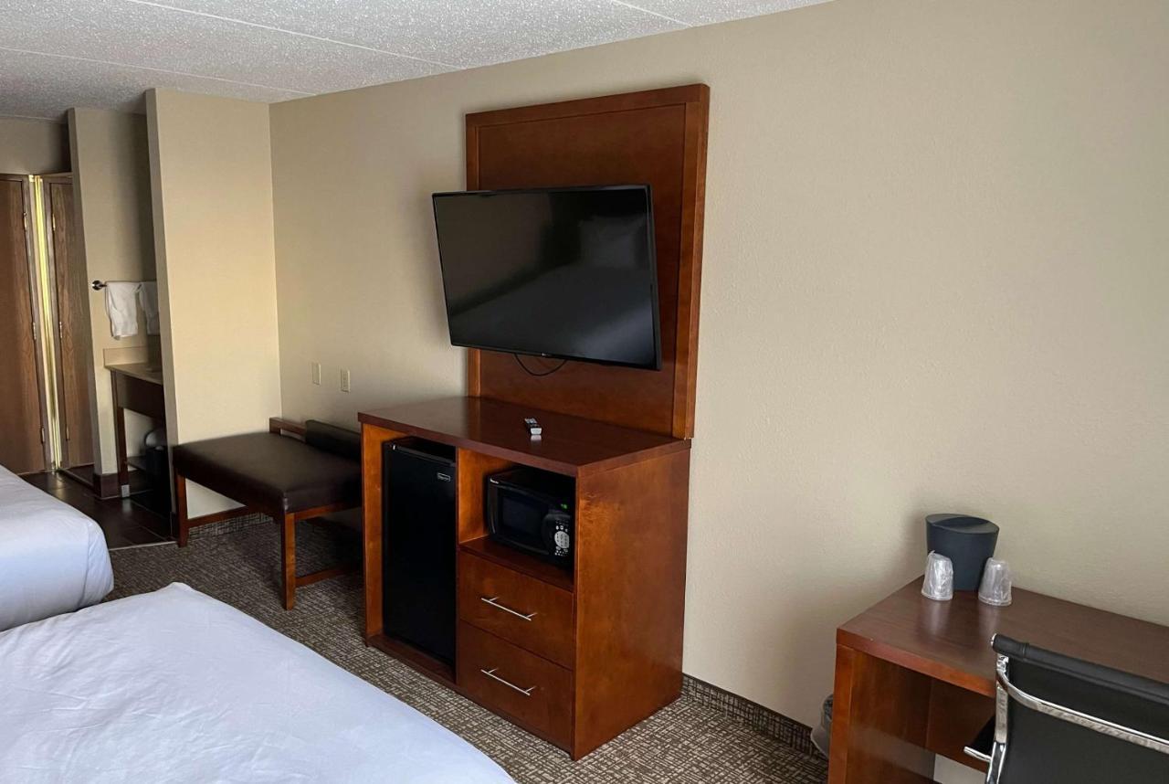 Wingate By Wyndham Clearfield Hotell Exteriör bild
